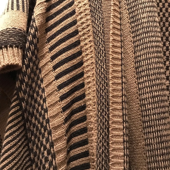 Urban Fringed Shawl - Picture 2 of 4